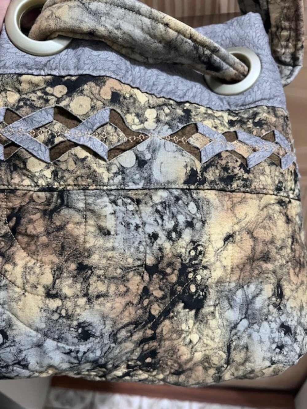 Quilted fabric bucket handbag unique grid woven geometric pattern earthy tones - Picture 4 of 9